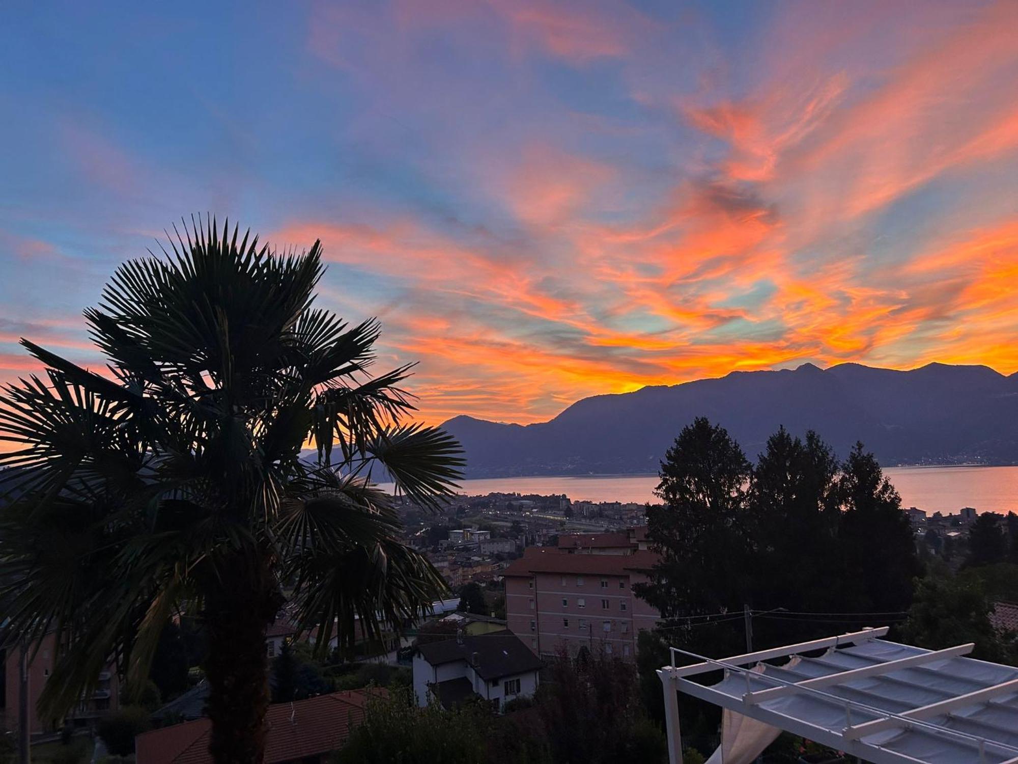 Vicolo Dei Fiori Villa Luino Exterior foto